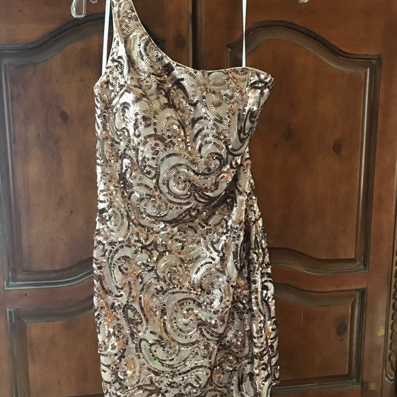 Semi formal dress - Picture 1 of 3